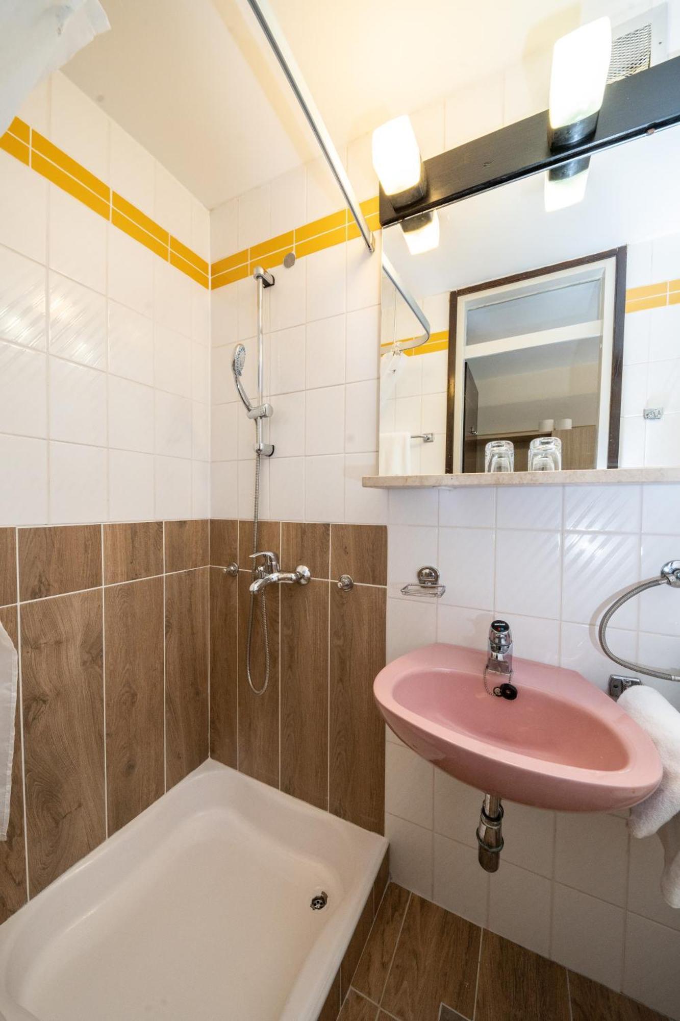 Hotel Bellevue Plitvička Jezera Buitenkant foto